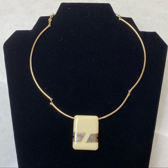 Vintage Mod Avon Necklace Choker Goldtone & Cream - Picture 2 of 3